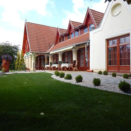 Juniperus Park Hotel Kecskemét Buitenkant foto
