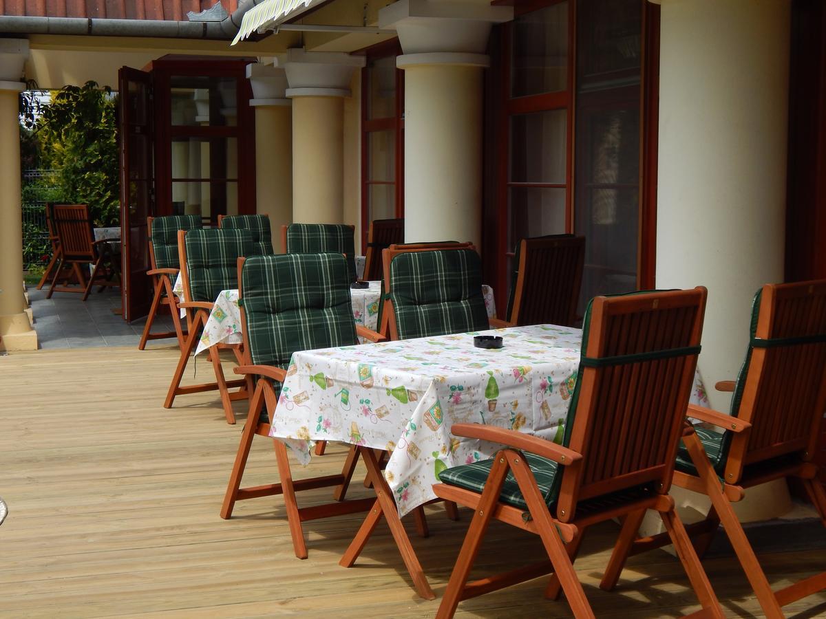 Juniperus Park Hotel Kecskemét Buitenkant foto